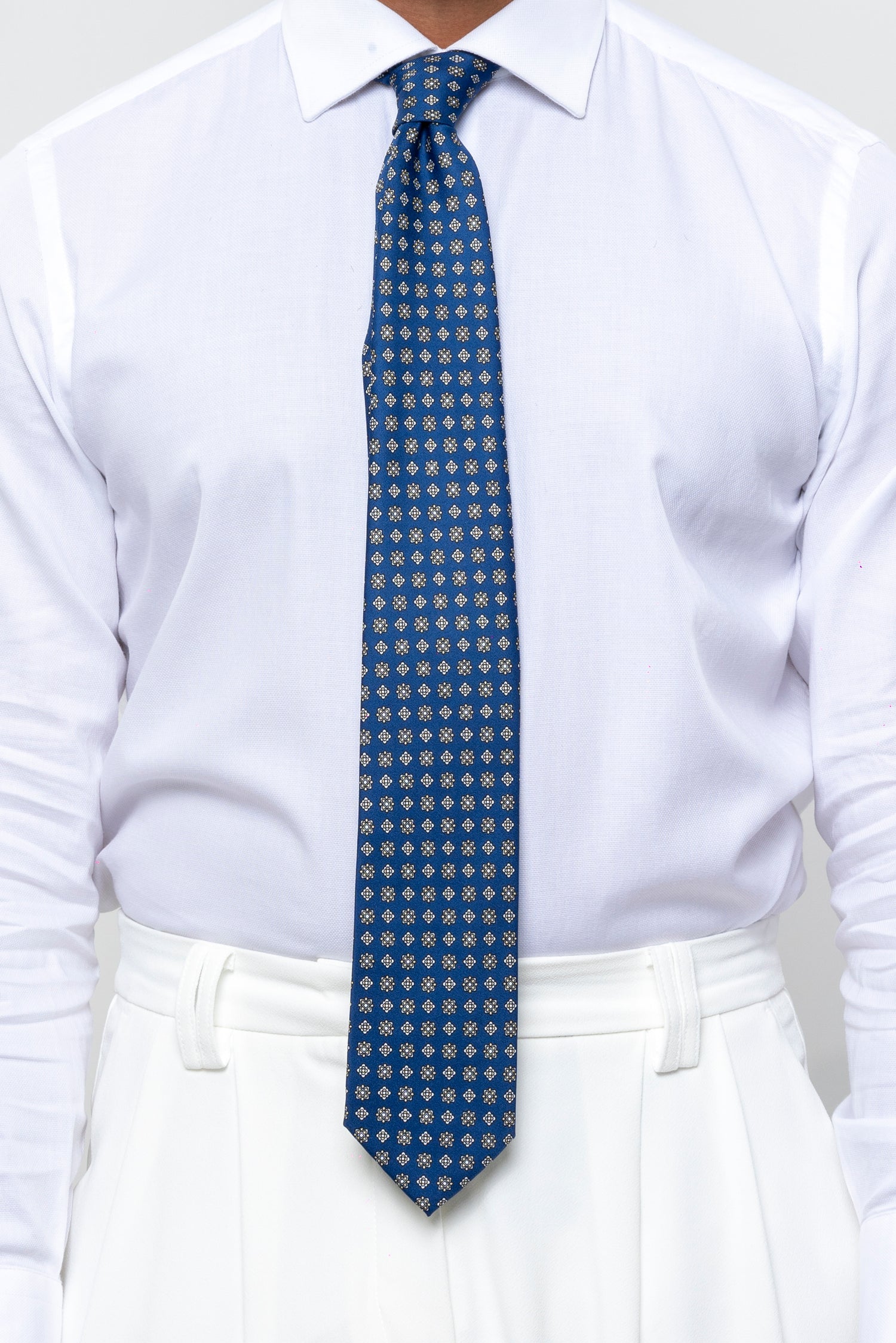 CRAVATTA 3 PIEGHE ITALIANA MICRO MOTIVO GEOMETRICO – BLU E BEIGE