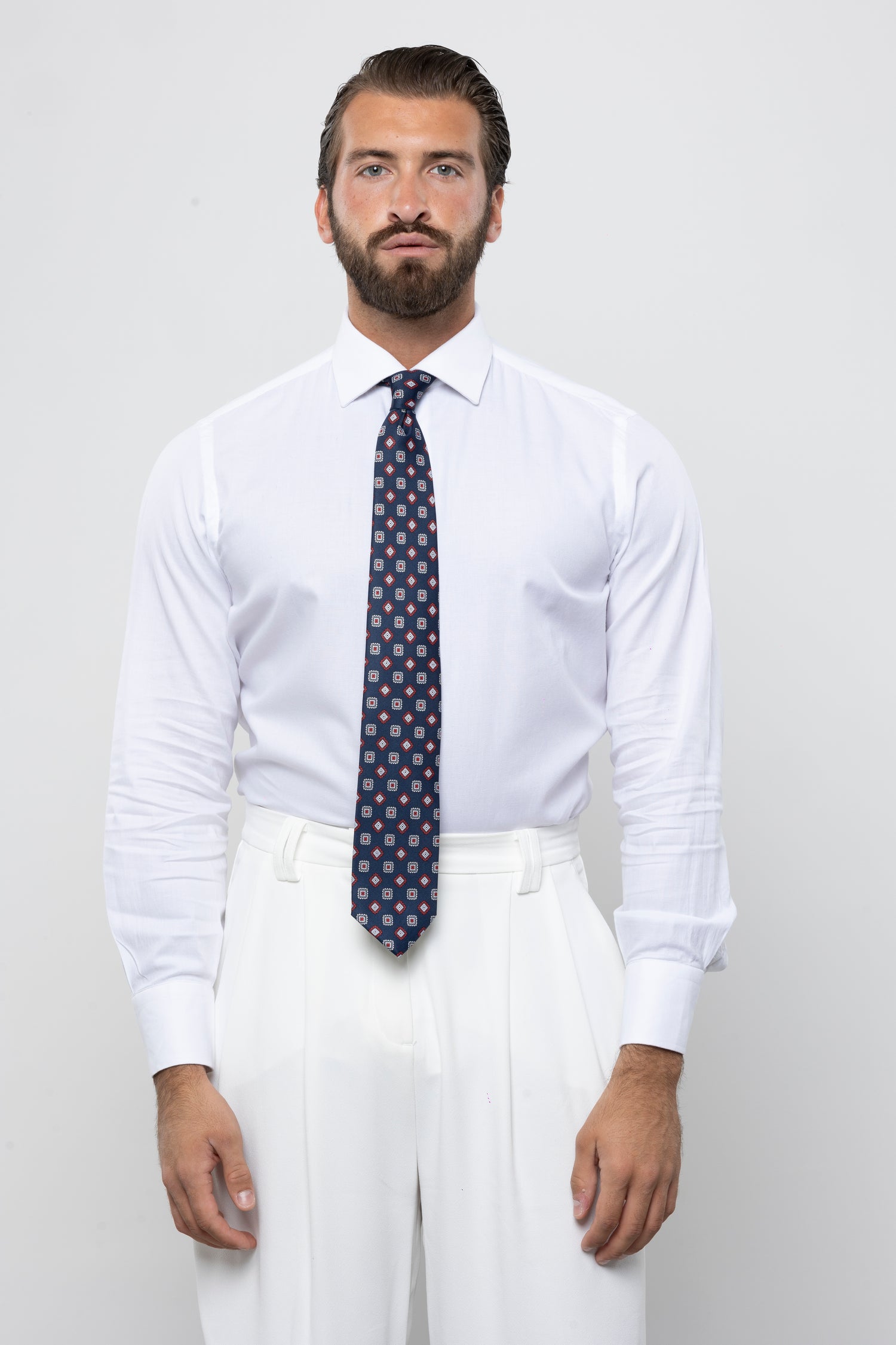 CRAVATTA 3 PIEGHE ITALIANA GEOMETRICA – BLU, ROSSO E BIANCO