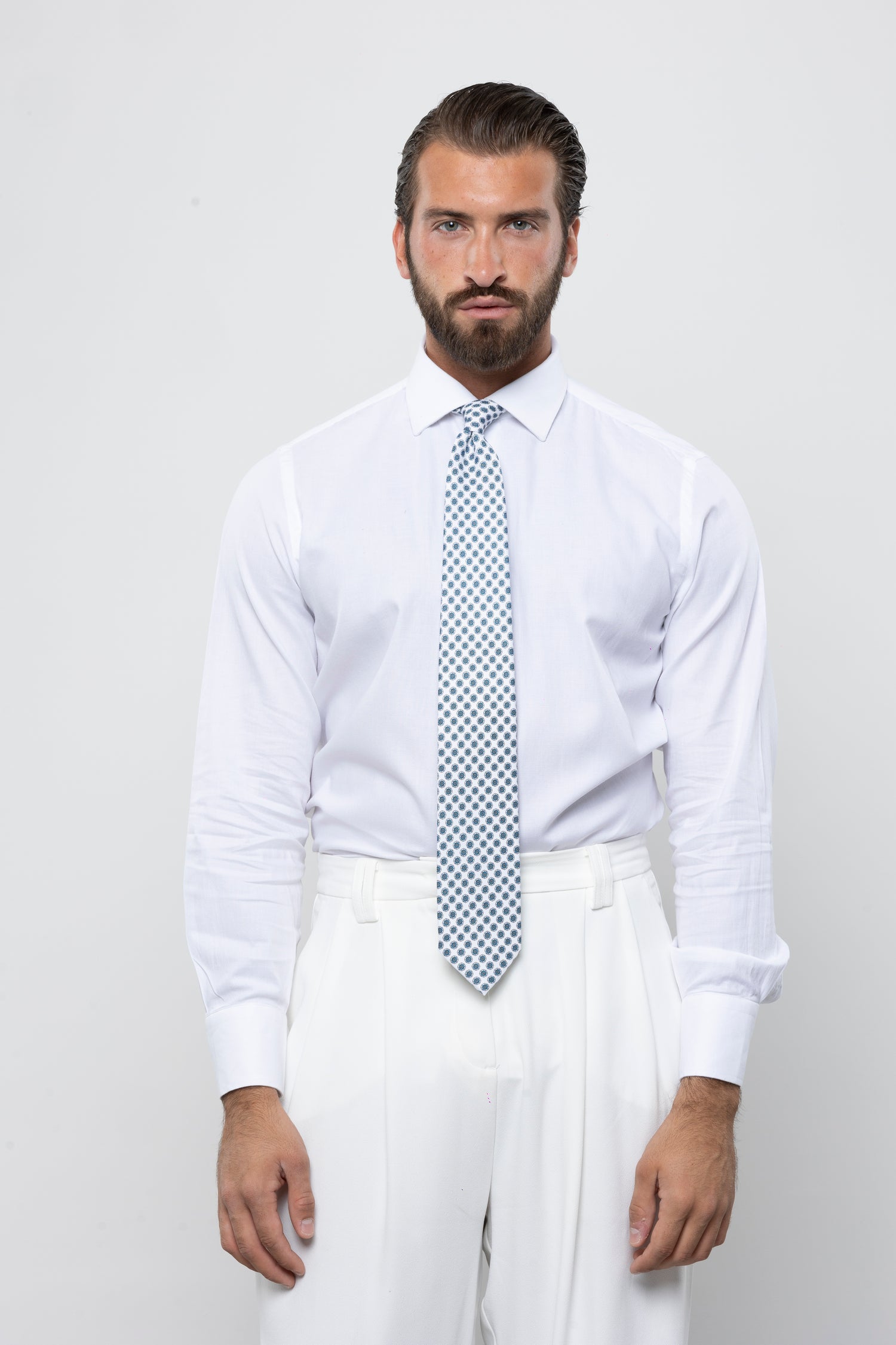 CRAVATTA 3 PIEGHE ITALIANA MICRO MOTIVO GEOMETRICO FLOREALE – BIANCO E AZZURRO